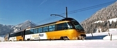 Панорамный поезд экспресс Золотой перевал (Golden Pass) зимой