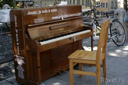 Уличное пианино в Женеве / Фото из Швейцарии