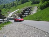 Ferrari взберается по серпантину / Швейцария