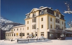  Kochendörfer's Hotel Albris 3* -    .